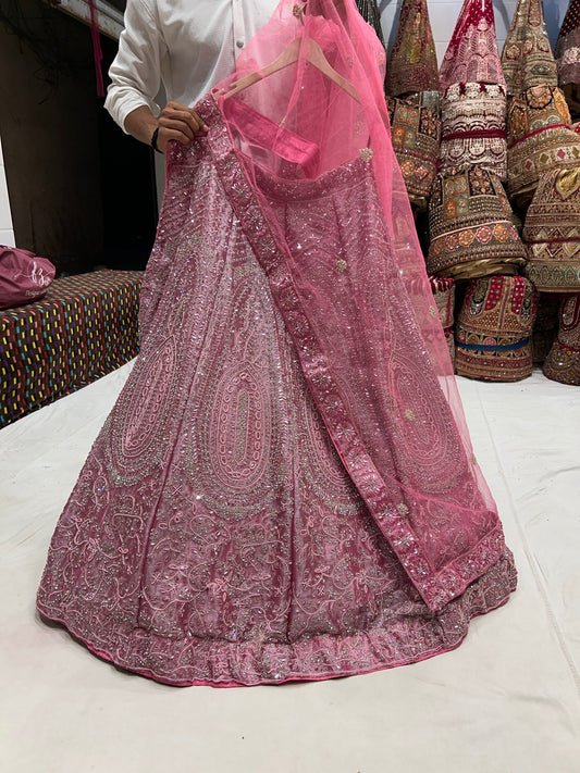 Impresionante lehenga de color rosa lila