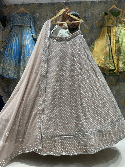 Majestuoso top corto gris lehenga