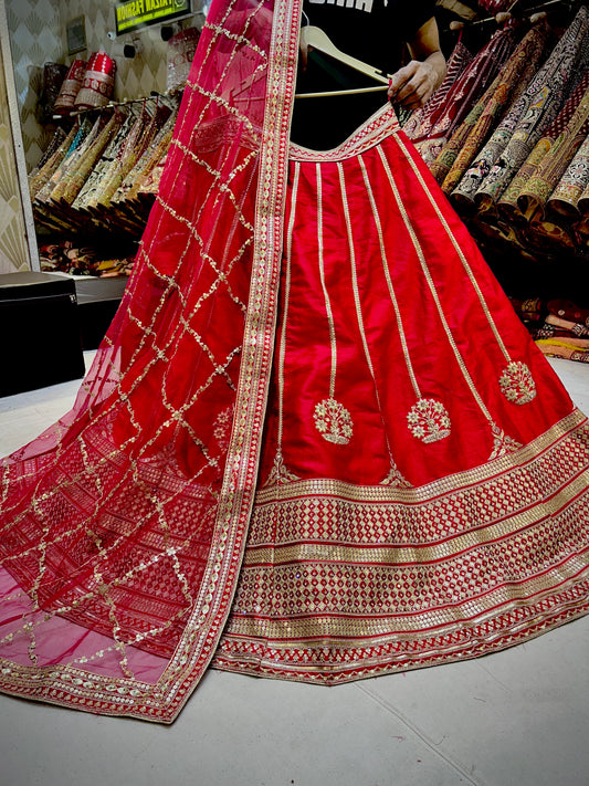 Preciosa lehenga de novia color rosa