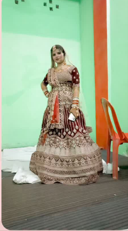 Increíble lehenga nupcial granate jhumka (cliente feliz)