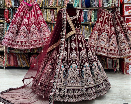 Lehenga nupcial con baile de pavo real