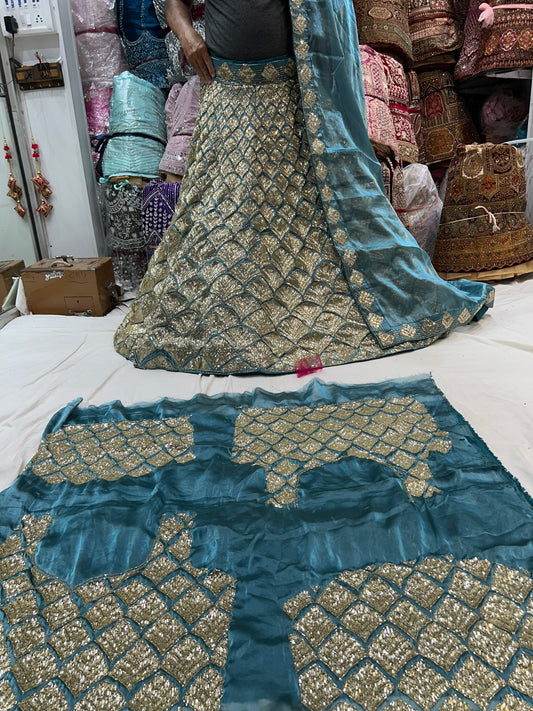 Hermosa lehenga azul cielo