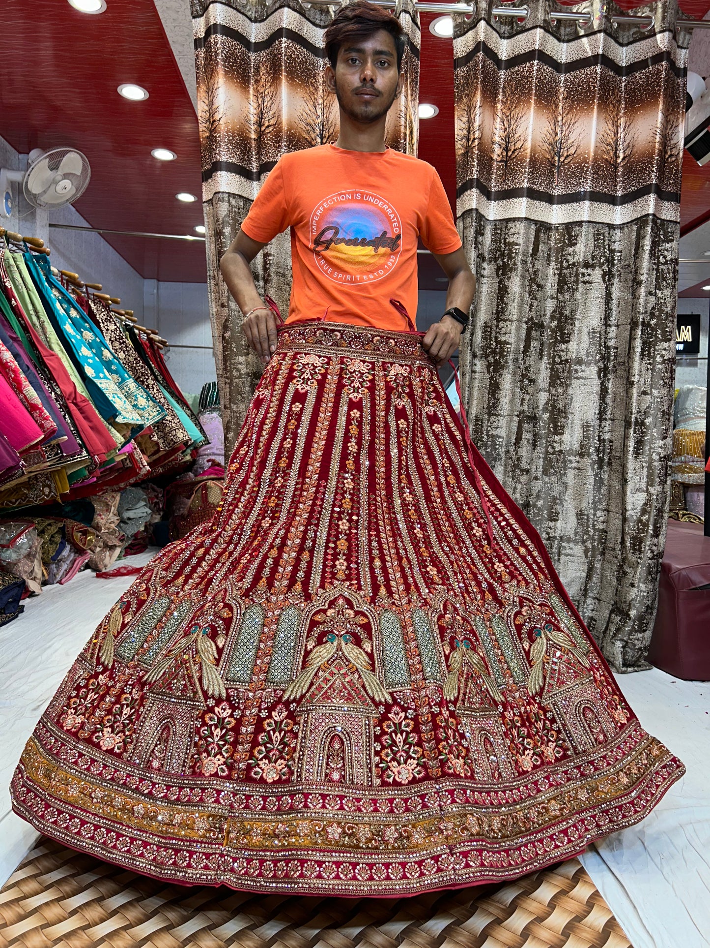 Super se uppar Red Lehenga