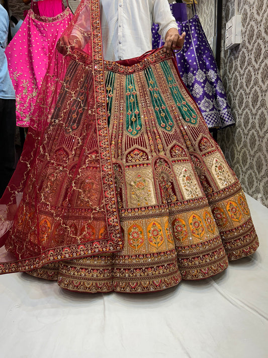 Lehenga de bola de color granate rojo Gajab