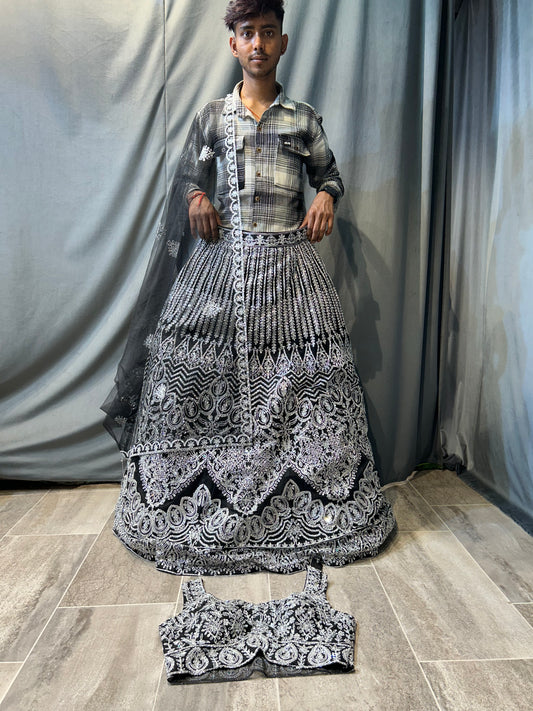 Lehenga negra y gris oscuro con estilo