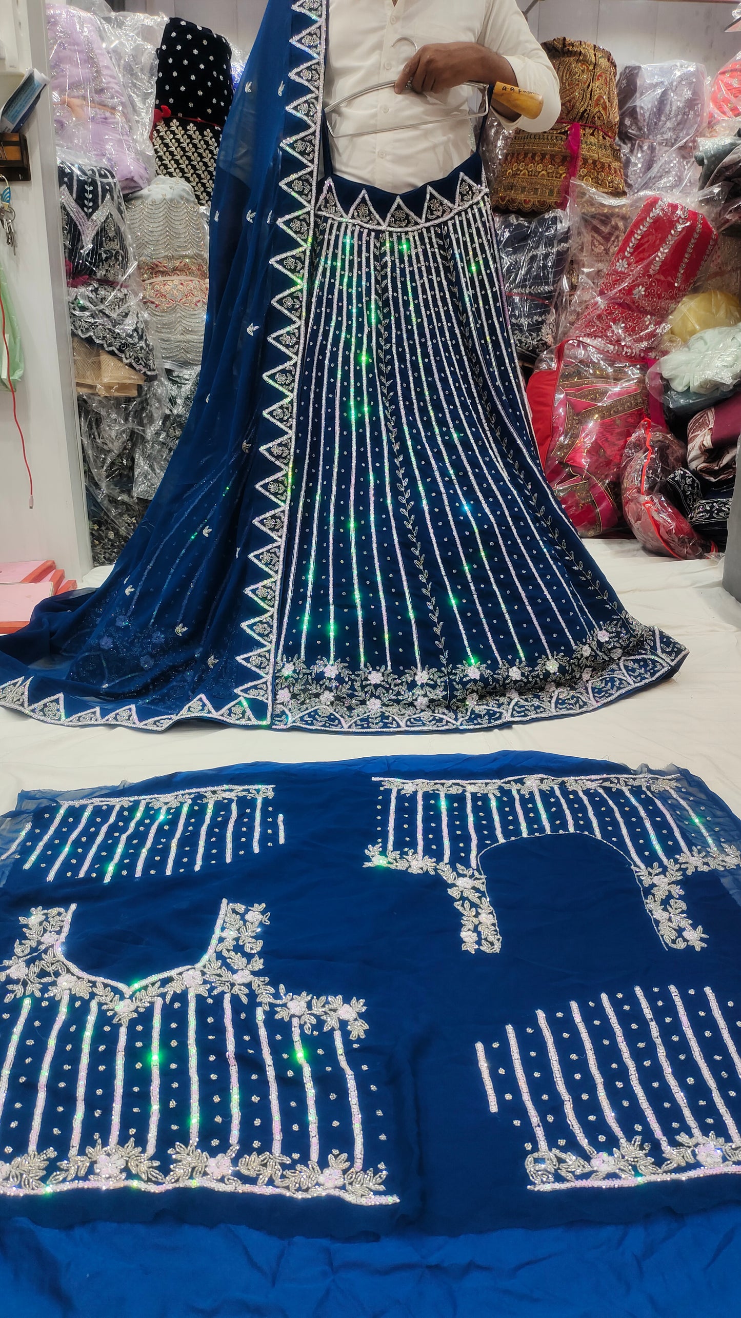 Lehenga azul secuencial