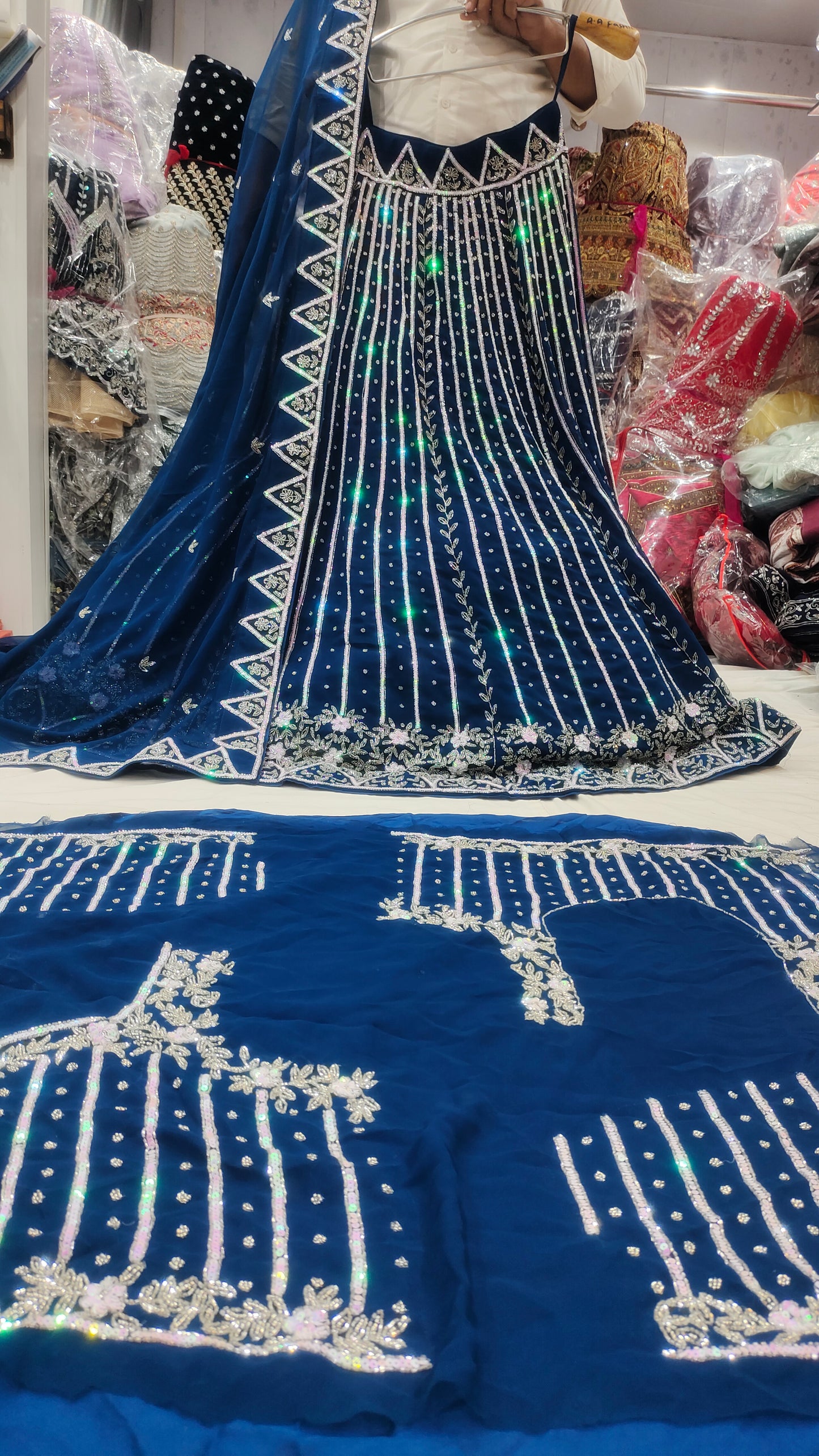 Lehenga azul secuencial