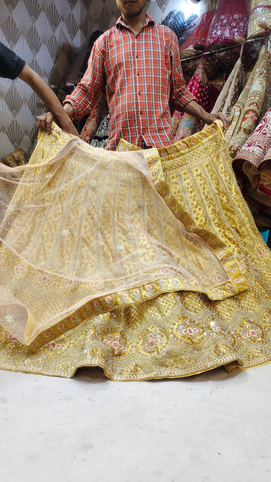 Lehenga nupcial dorada