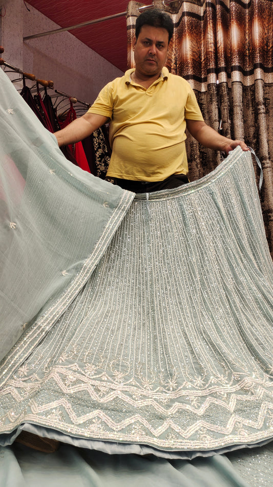 Lehenga de fiesta de color gris plateado