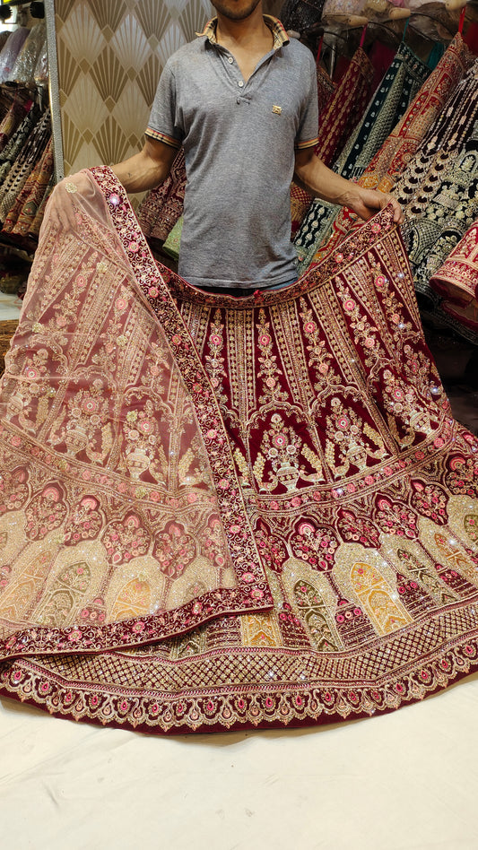 Lehenga nupcial en rojo en contraste