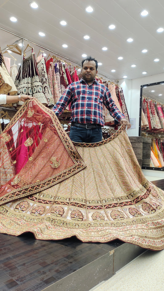 Lehenga dorada blanca