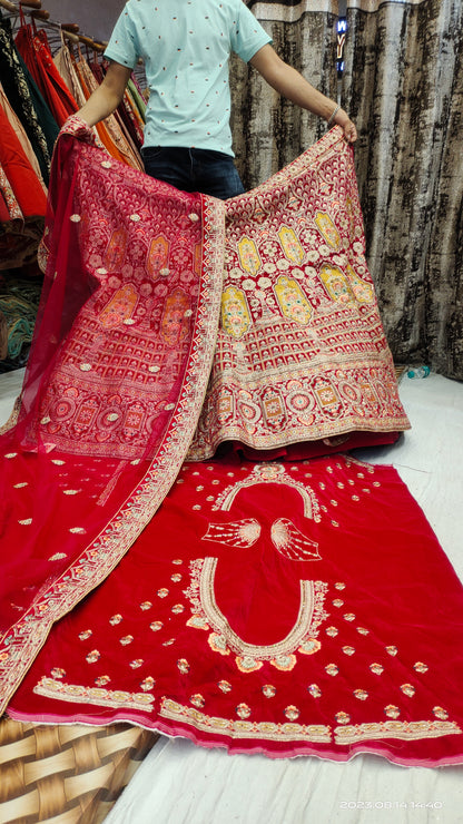 Preciosa lehenga roja