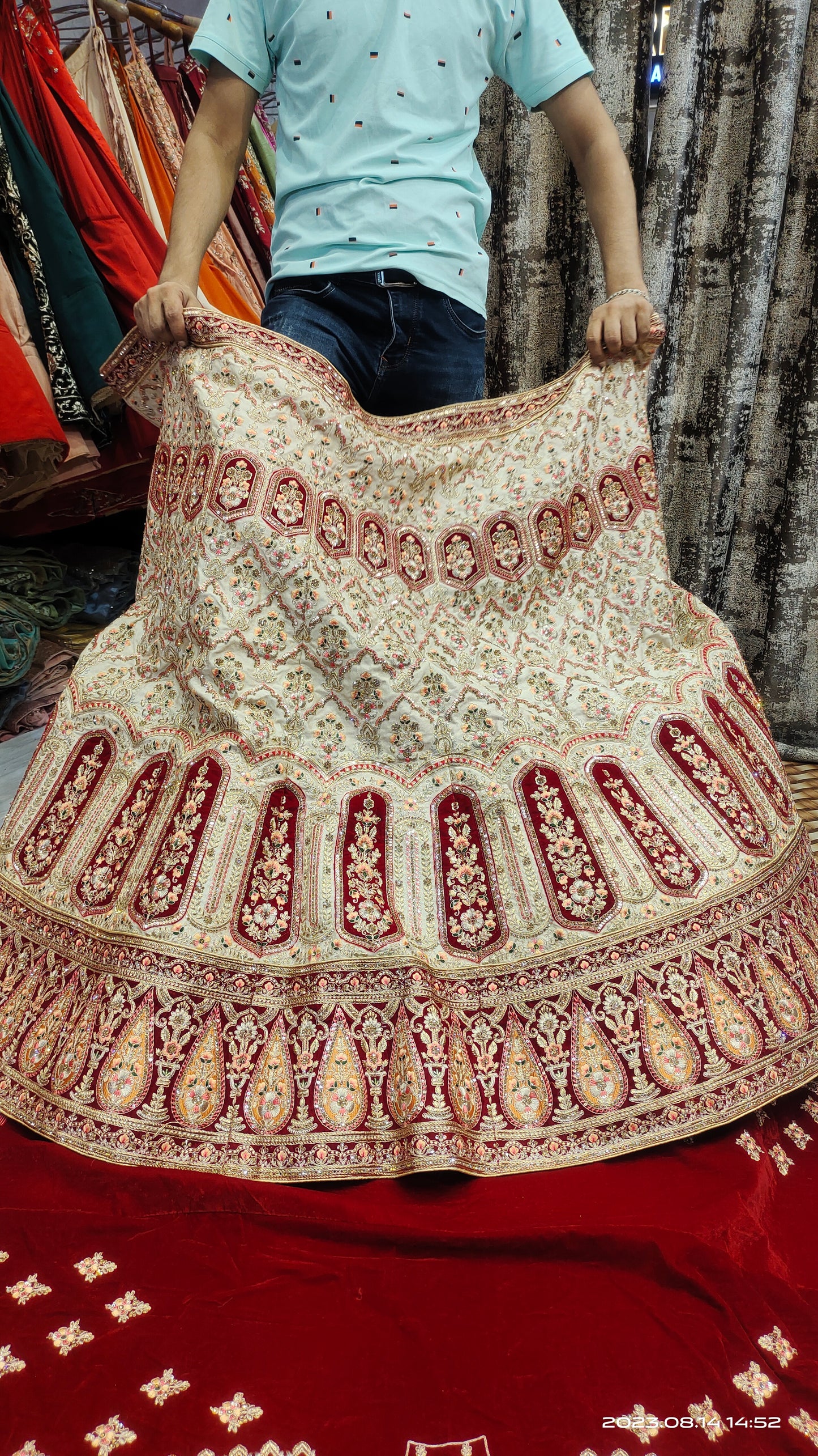 AMAZING LEHENGA