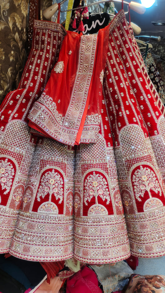 Lehenga nupcial roja