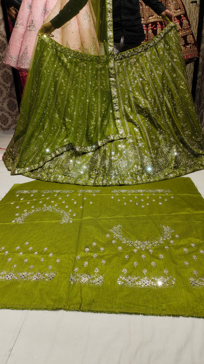 Hermosa LEHENGA MEHENDI VERDE