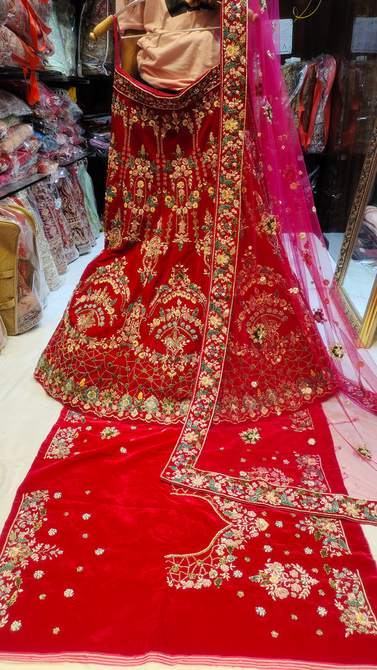 Preciosa LEHENGA roja hecha a mano para novia