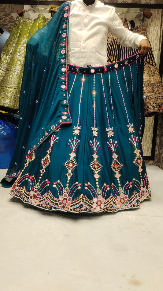 ¡Qué hermosa LEHENGA azul!