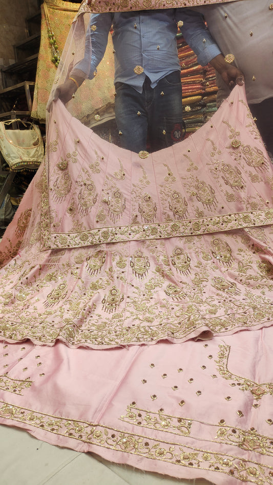 Lehenga hecha a mano en color rosa bebé