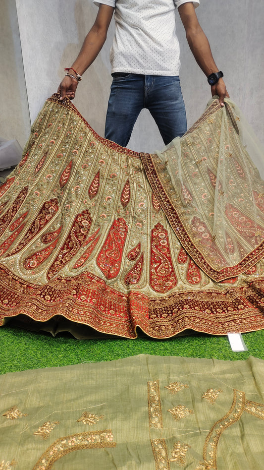 Lehenga de diseñador en rojo y blanco