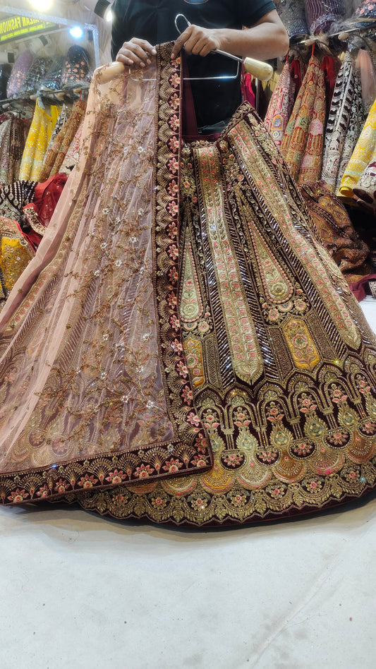 Lehenga multicolor en contraste de Kali