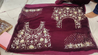 Blusa con borde grueso y lehenga color granate