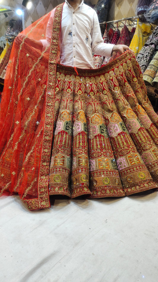 Lehenga nupcial con bola multicolor