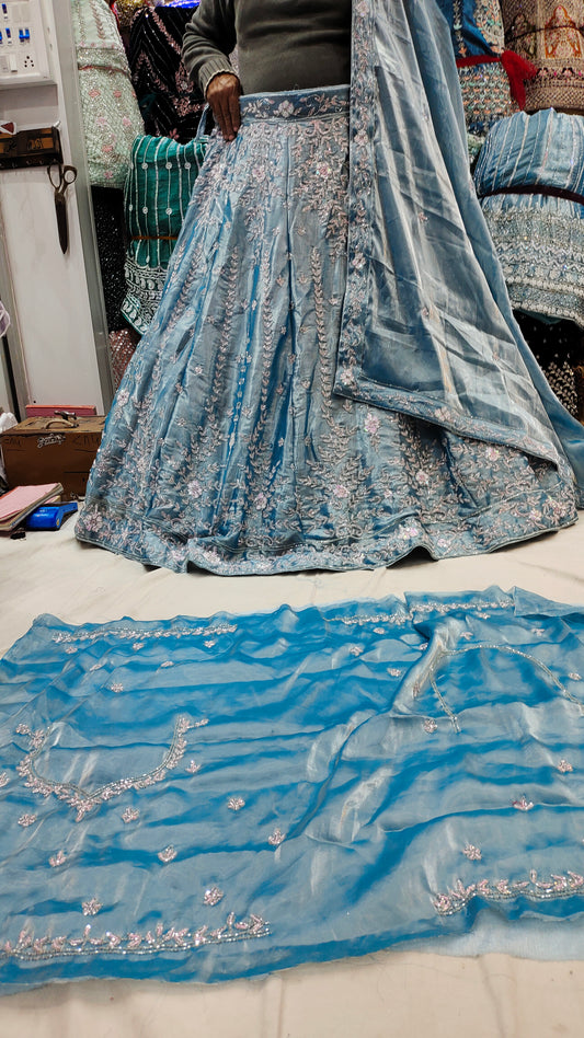 Lehenga azul de niña de bajo presupuesto