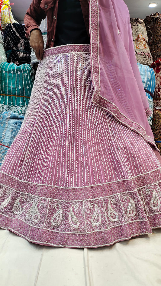 Lehenga de diseñador con estilo en el mundo de las compras