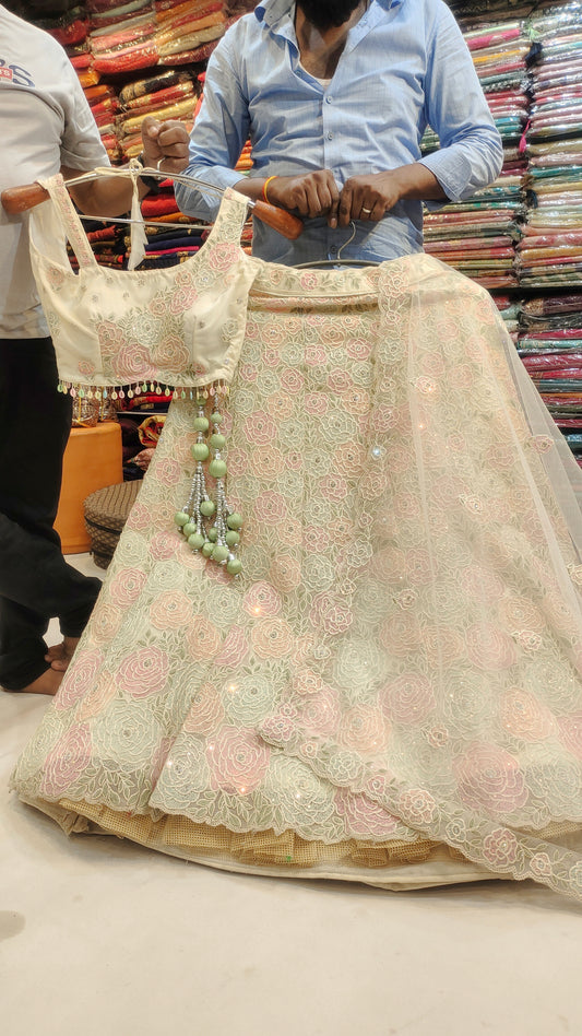 Vestido lehenga de niña con estampado floral color melocotón