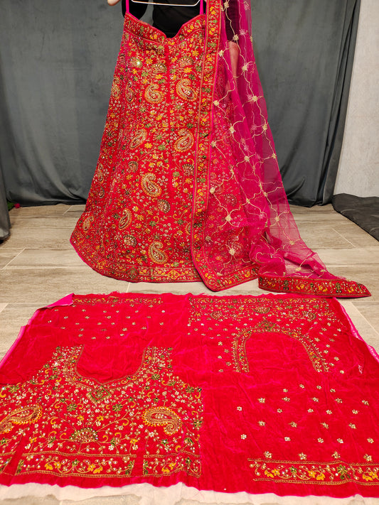 Preciosa lehenga nupcial roja