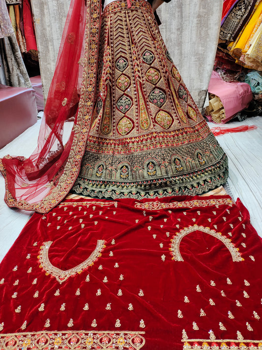 Golpea rojo verde Rajwada Maharani Lehenga