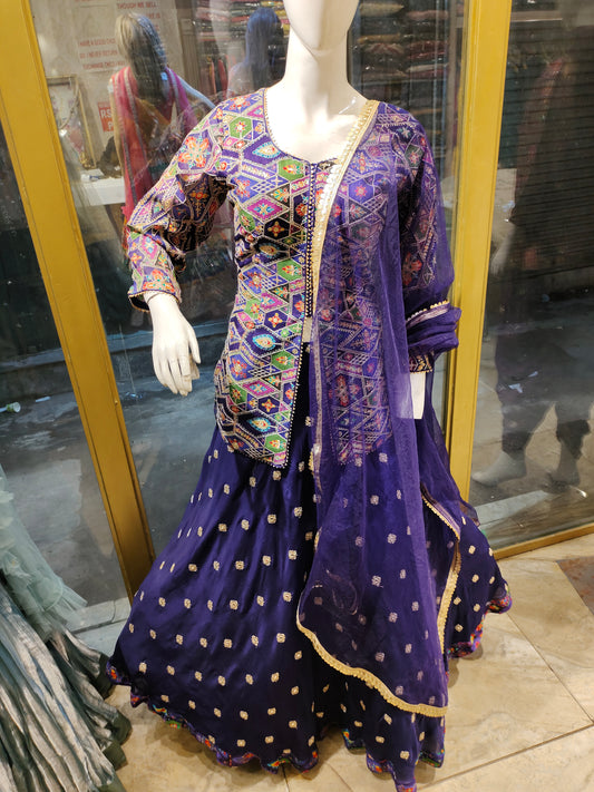 Lehenga morada extraordinaria