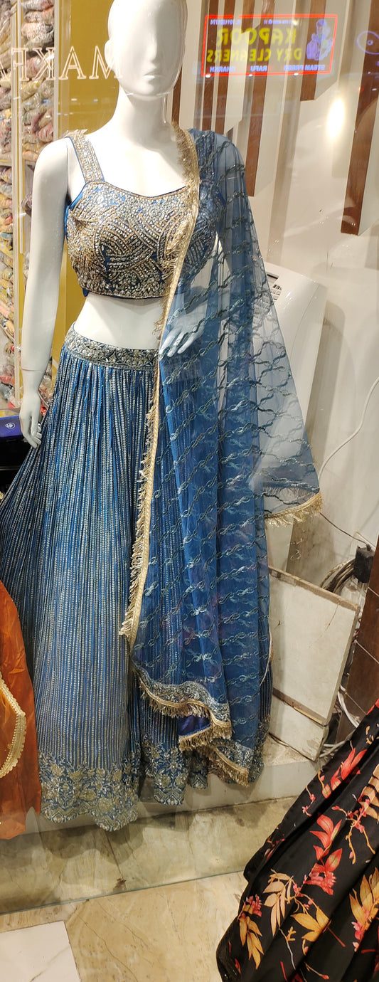 Lehenga azul con secuencia de niña