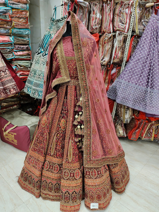 Extraordinaria lehenga real de color marrón rosado de Marwari