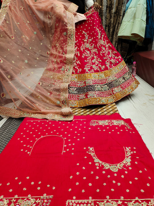 Fantástica lehenga roja y amarilla