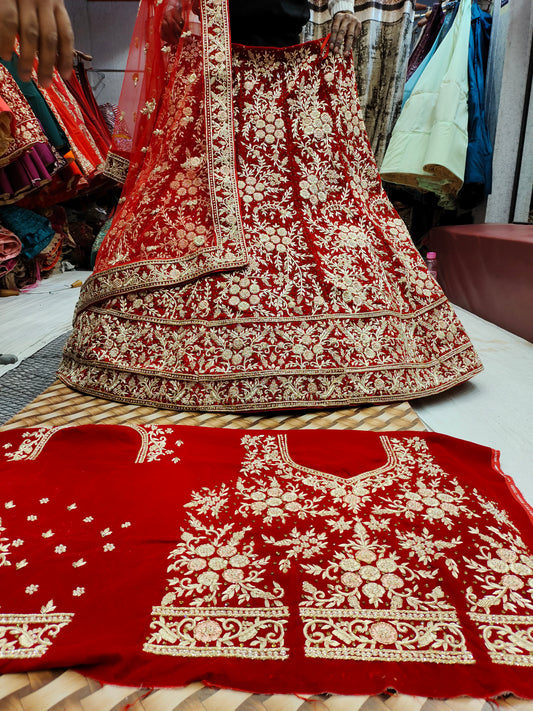 Lehenga roja extraordinaria