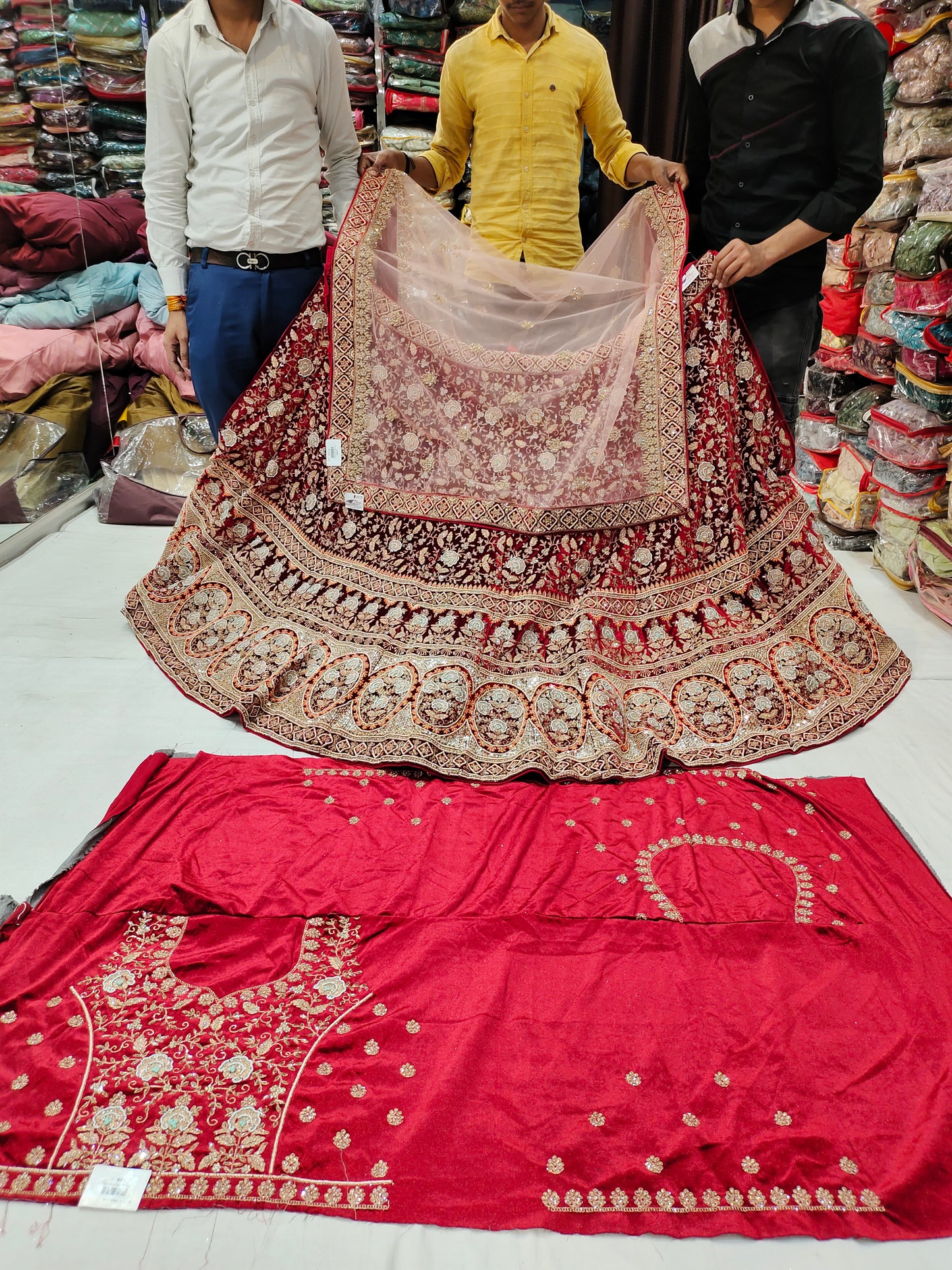 Lehenga roja extraordinaria