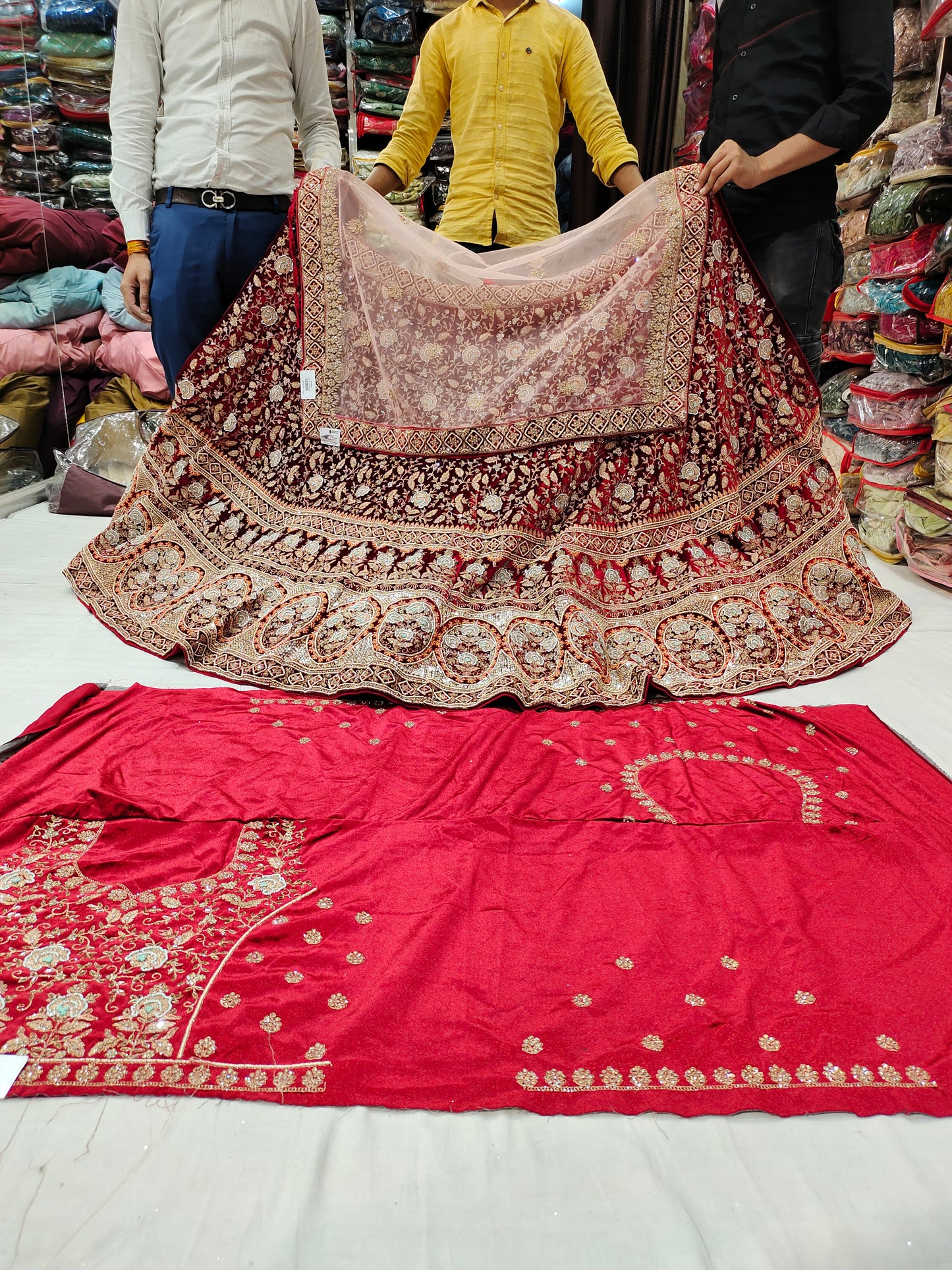 Lehenga roja extraordinaria