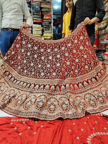 Lehenga roja extraordinaria