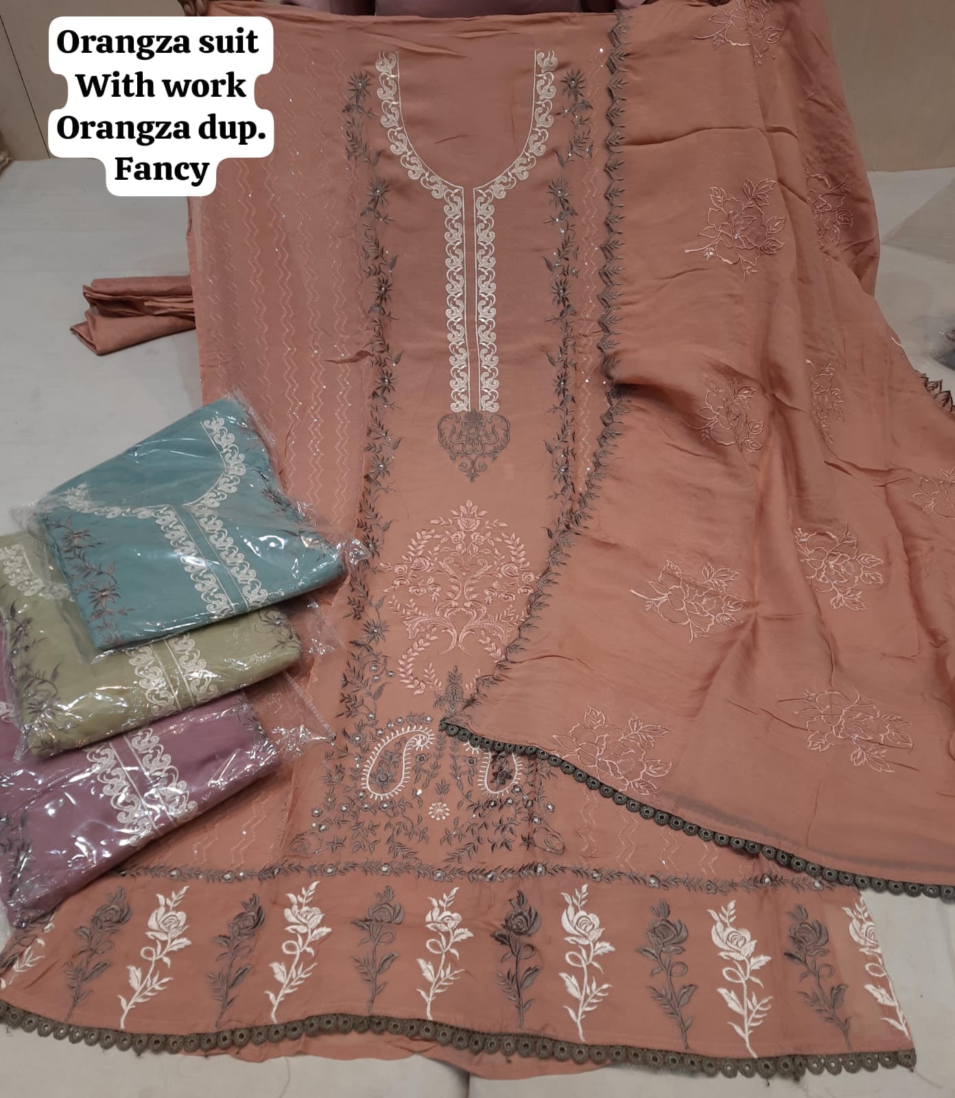 Increíble material de vestido de traje salwar sin coser en color melocotón (talla única)