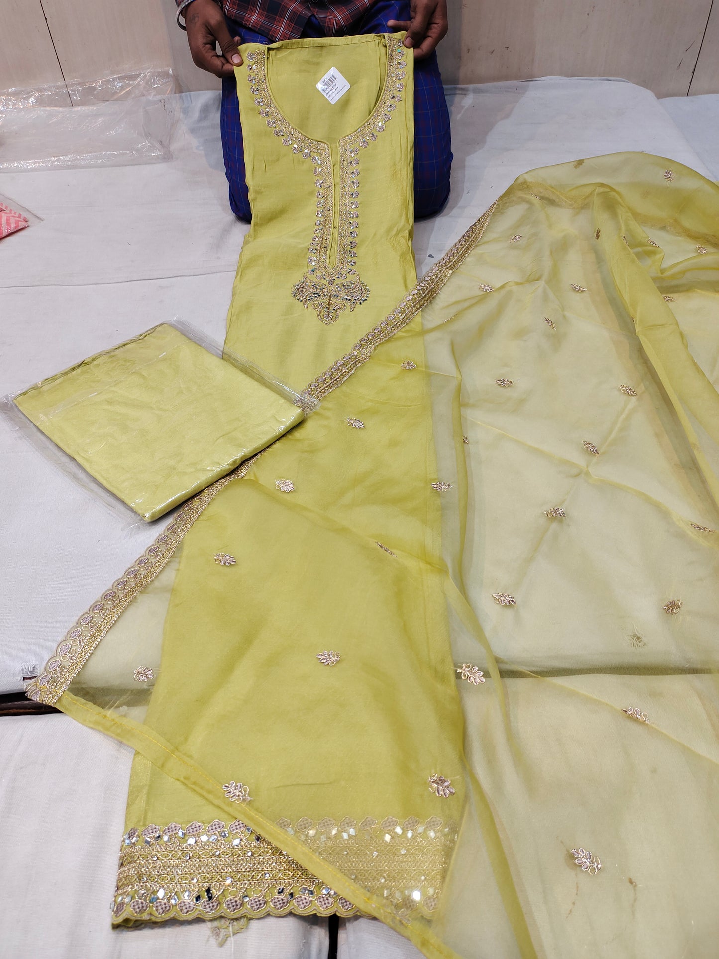 Hermoso material de vestir para trajes Salwar sin coser de color amarillo (talla única)