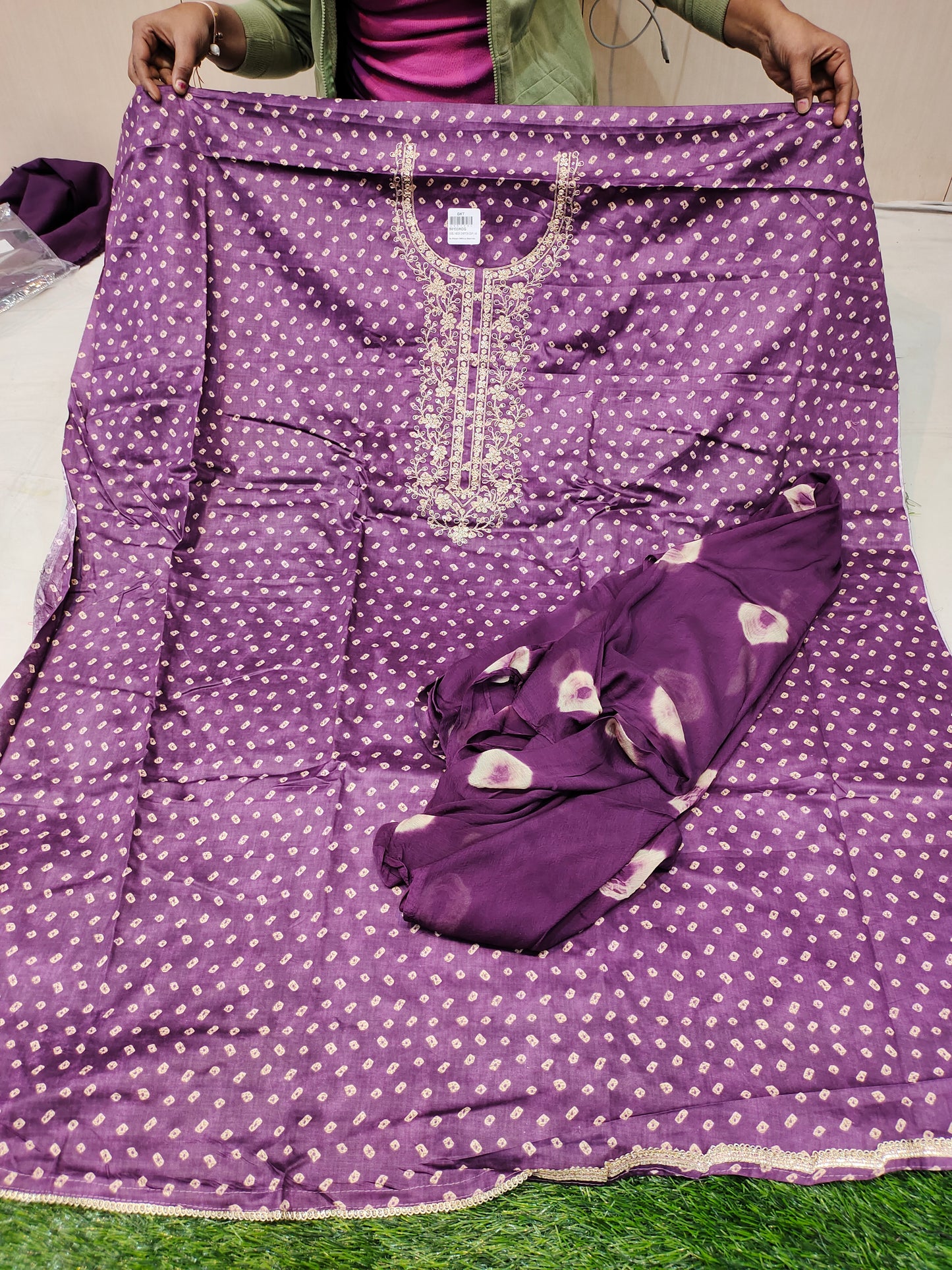 Impresionante material de vestir de traje Salwar sin coser de color morado (talla única)