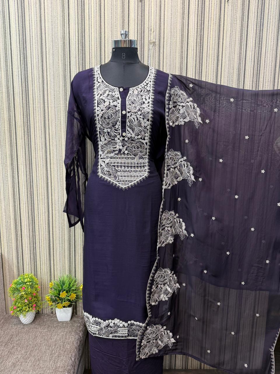 Increíble material de vestido de traje salwar sin coser de color morado (talla única)