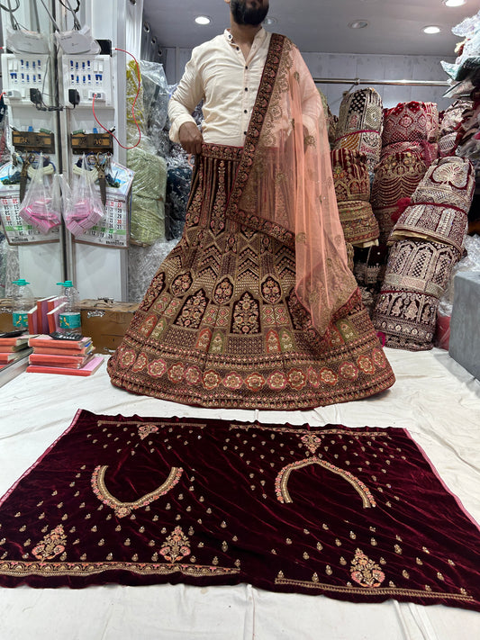 Lehenga nupcial color granate