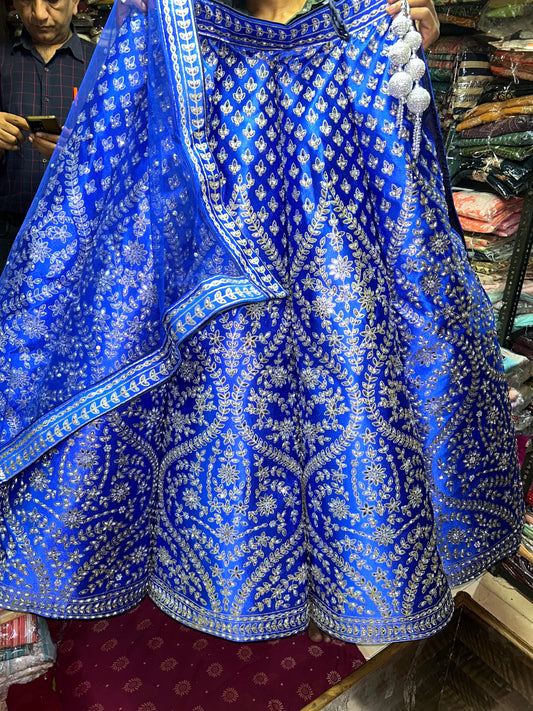 Lehenga de diseñador con bola azul brillante