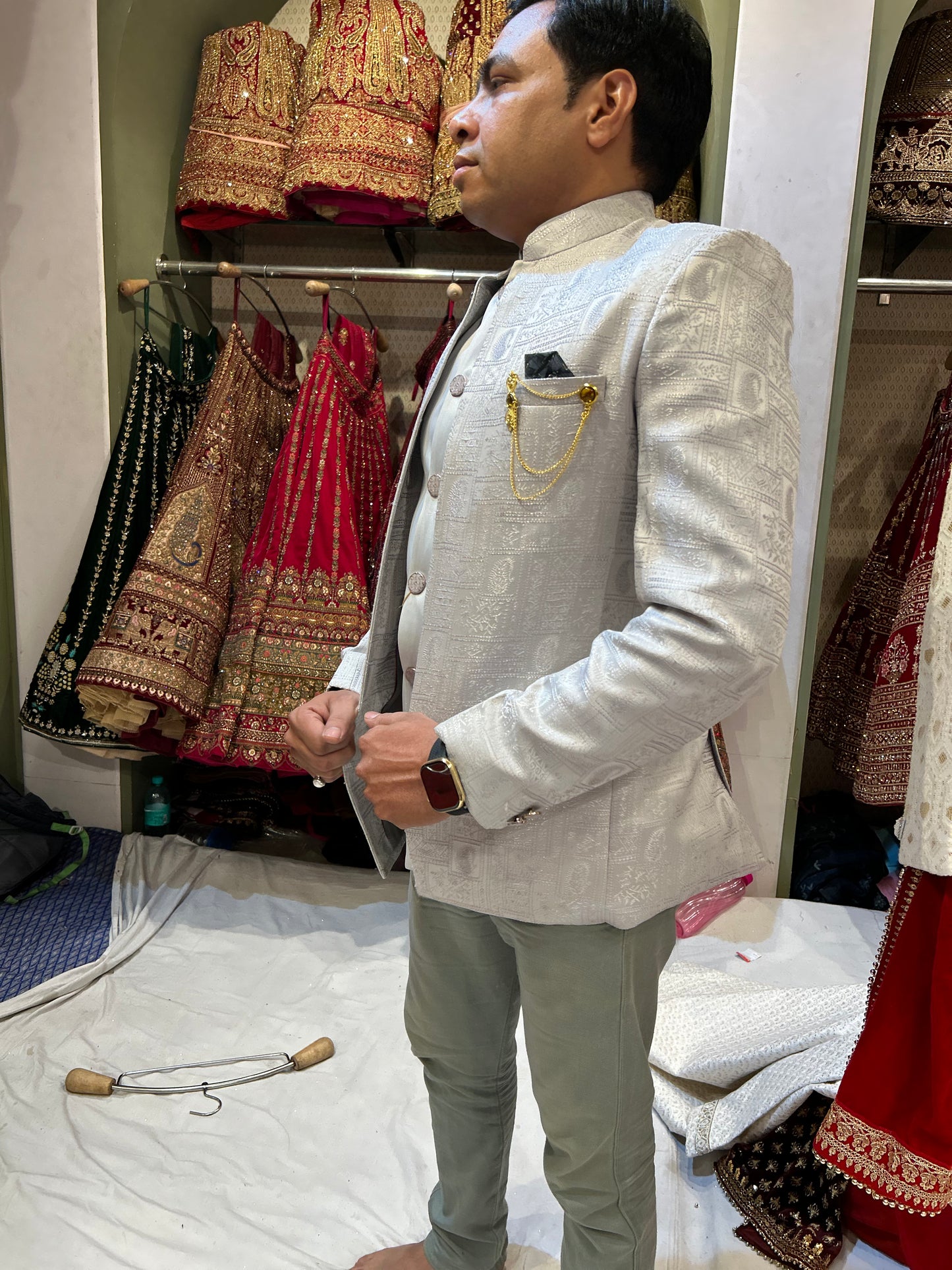 Majestuoso blazer de hombre color crema, abrigo tipo sherwani