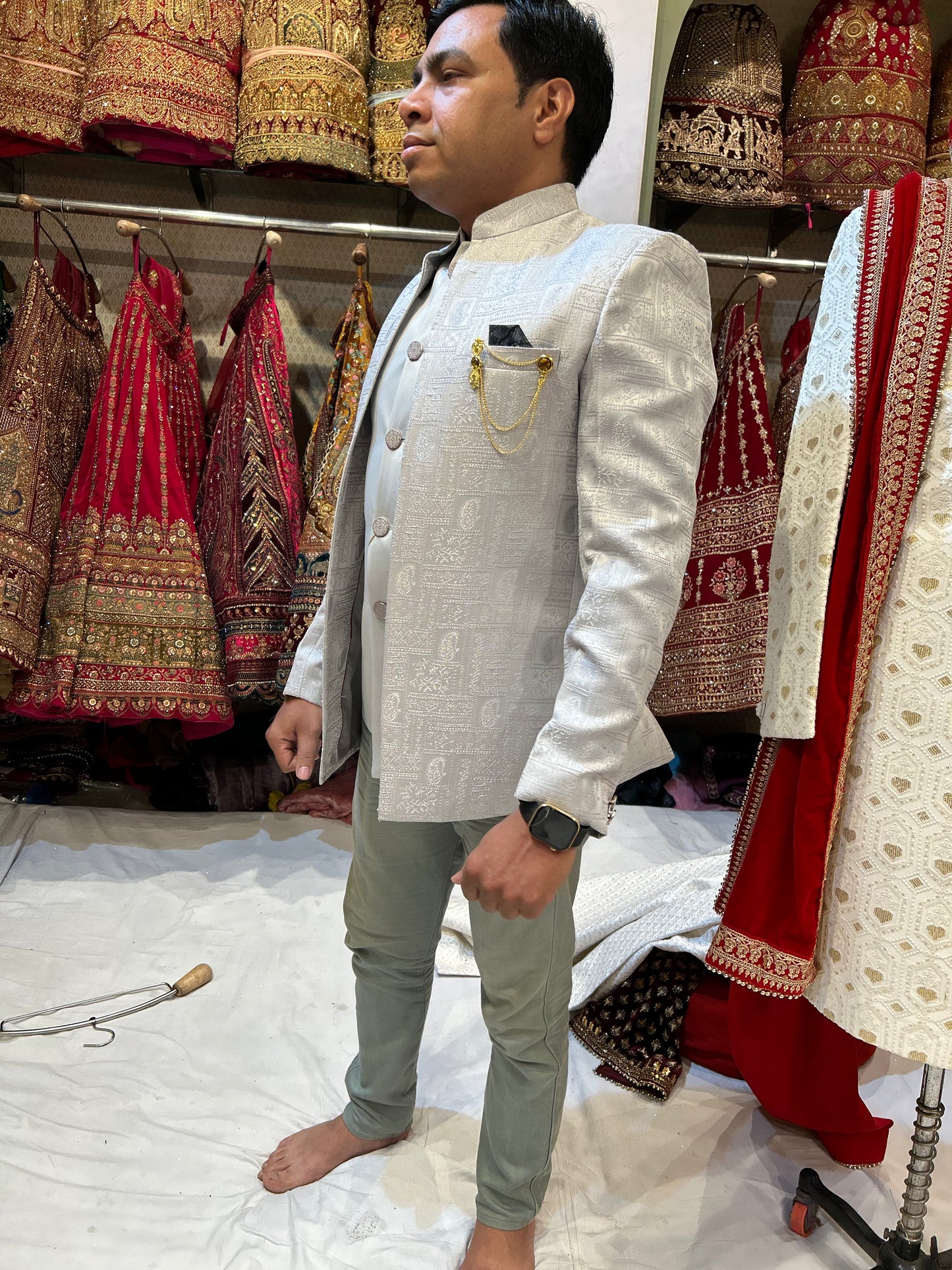 Majestuoso blazer de hombre color crema, abrigo tipo sherwani