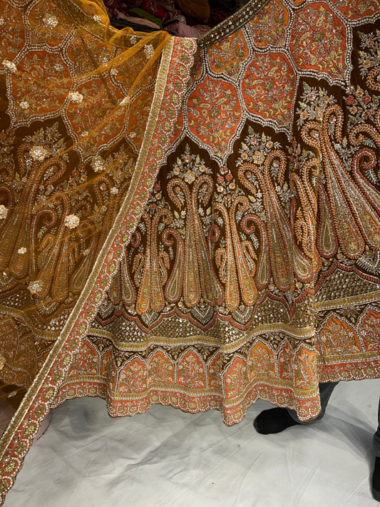 Lehenga color naranja mostaza Gajab