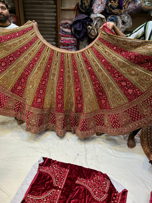 Preciosa lehenga mostaza roja y marfil