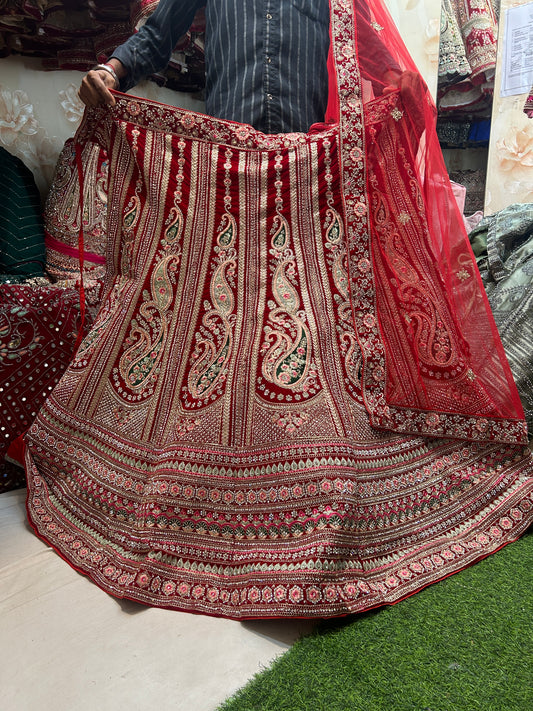 Lehenga nupcial roja